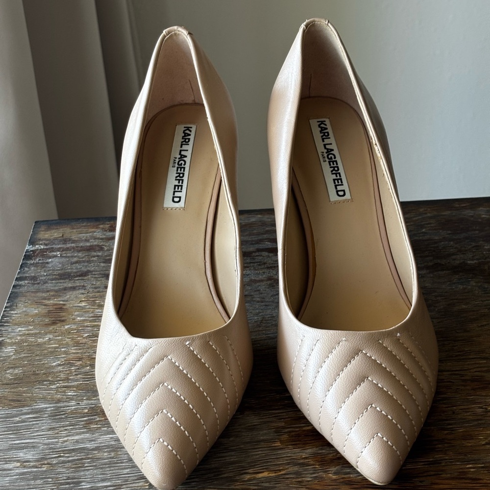 Karl Lagerfeld Paris  Beige/Nude Pointed Toe Texture Leather Pumps Size 10M